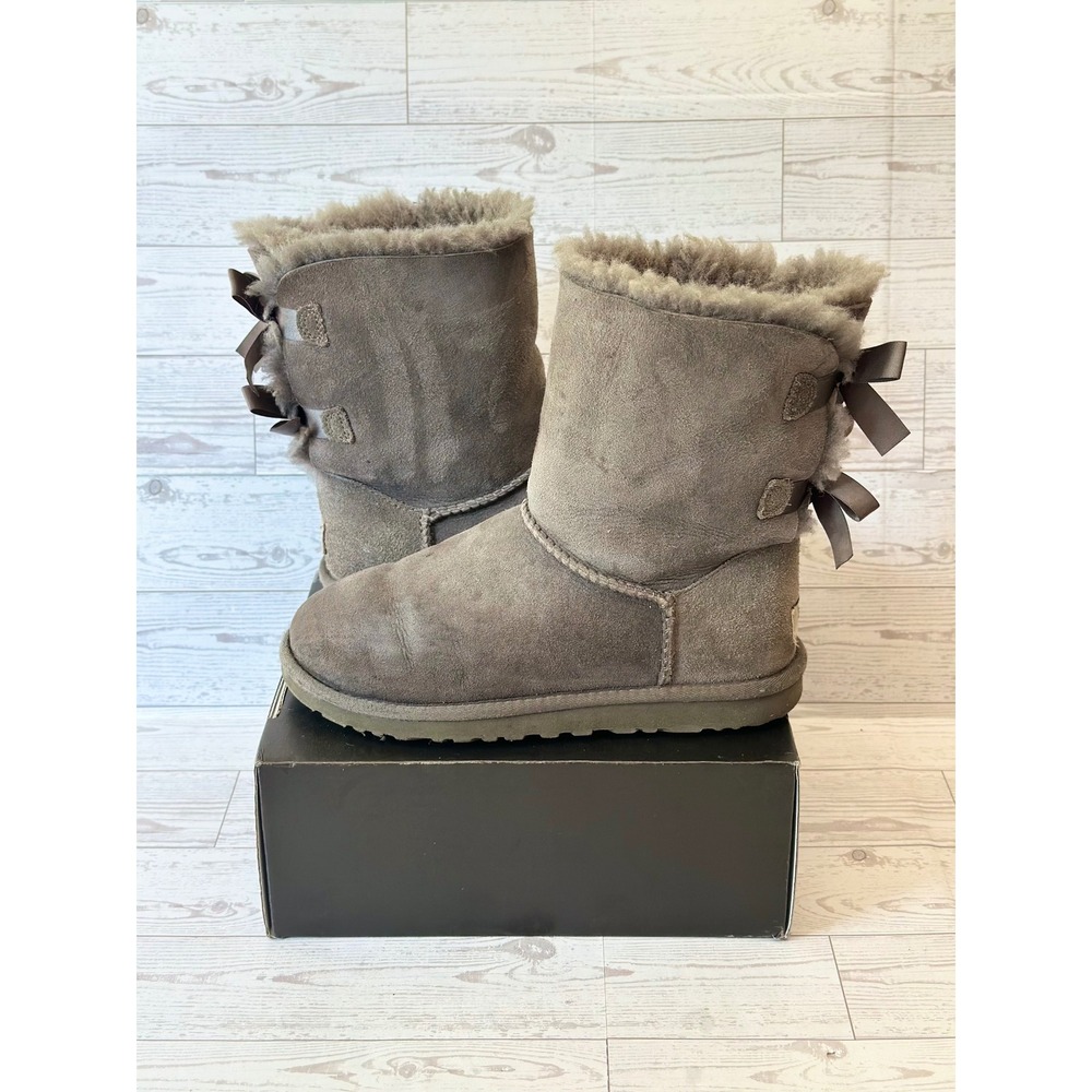 UGG Bailey Bow II Boots Women 7 Grey Suede Shearling Coquette Y2K Winter